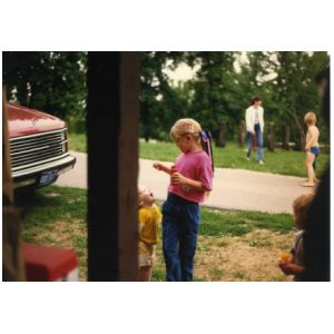 1988_VLF_picnic_bubbles_kids_Zach_Marisa_034.jpg