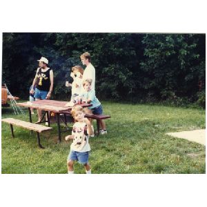 1989_VLF_Picnic_DOdem_2people_AMitchell_GastonKid_015.jpg