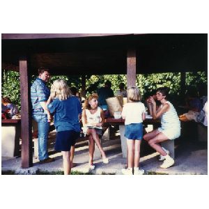 1989_VLF_picnic_Shaws_2_026.jpg