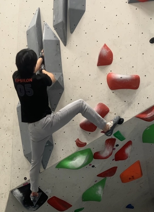 Photo of bouldering at Saijo Climbing park on May 3, 2022.